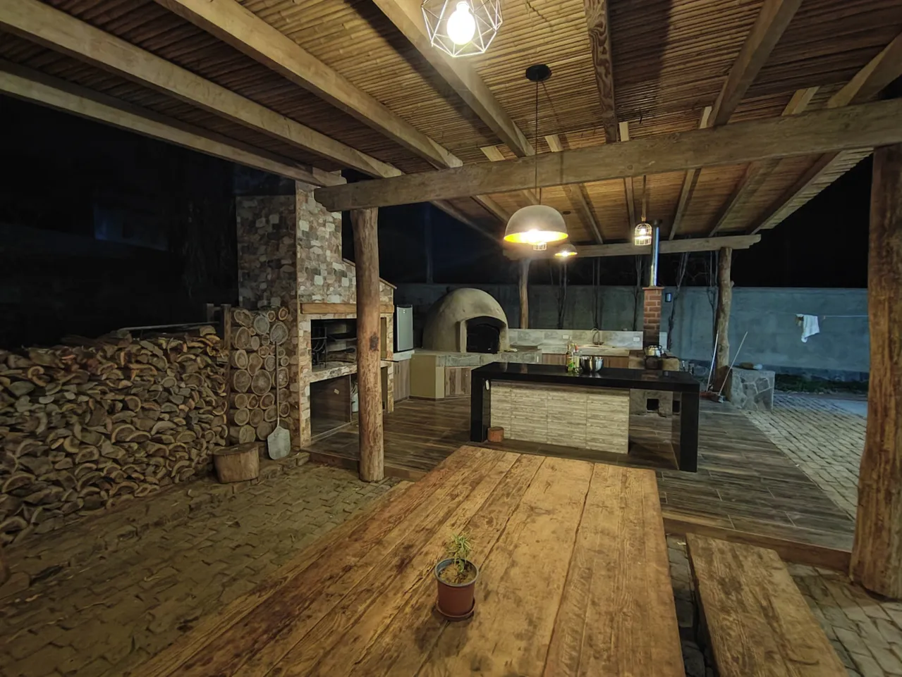 Zona de parrilla y cocina abierta